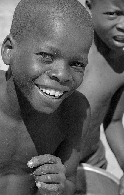 En pojke vid sjön Malawi